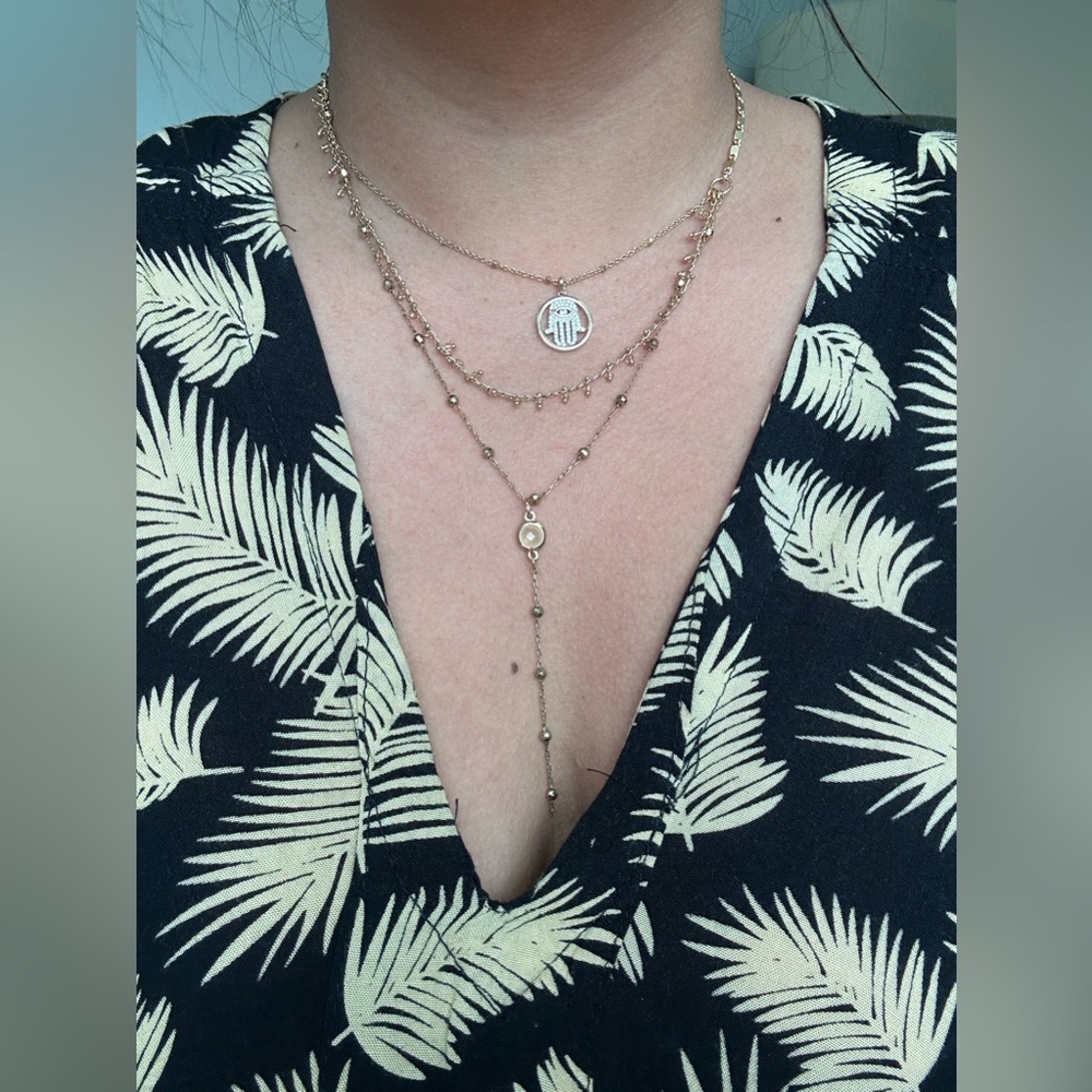 Dainty gold layered necklace